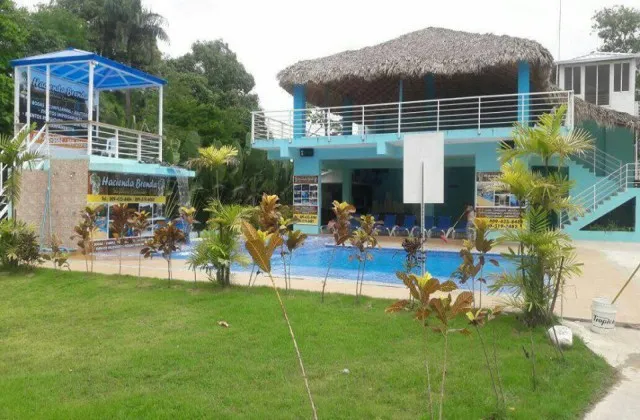 Hacienda Brenda Santo Domingo piscina 1